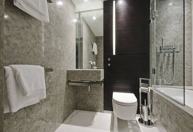 Nieuwe badkamer met hangtoilet en inloopdouche